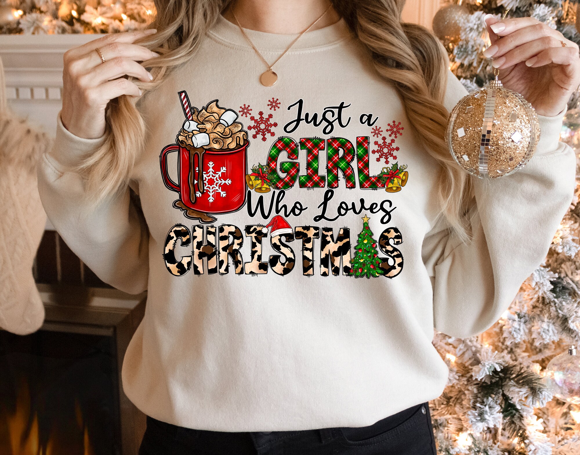 Just A Girl Who Loves Christmas: Women's Festive Sweatshirt image 2