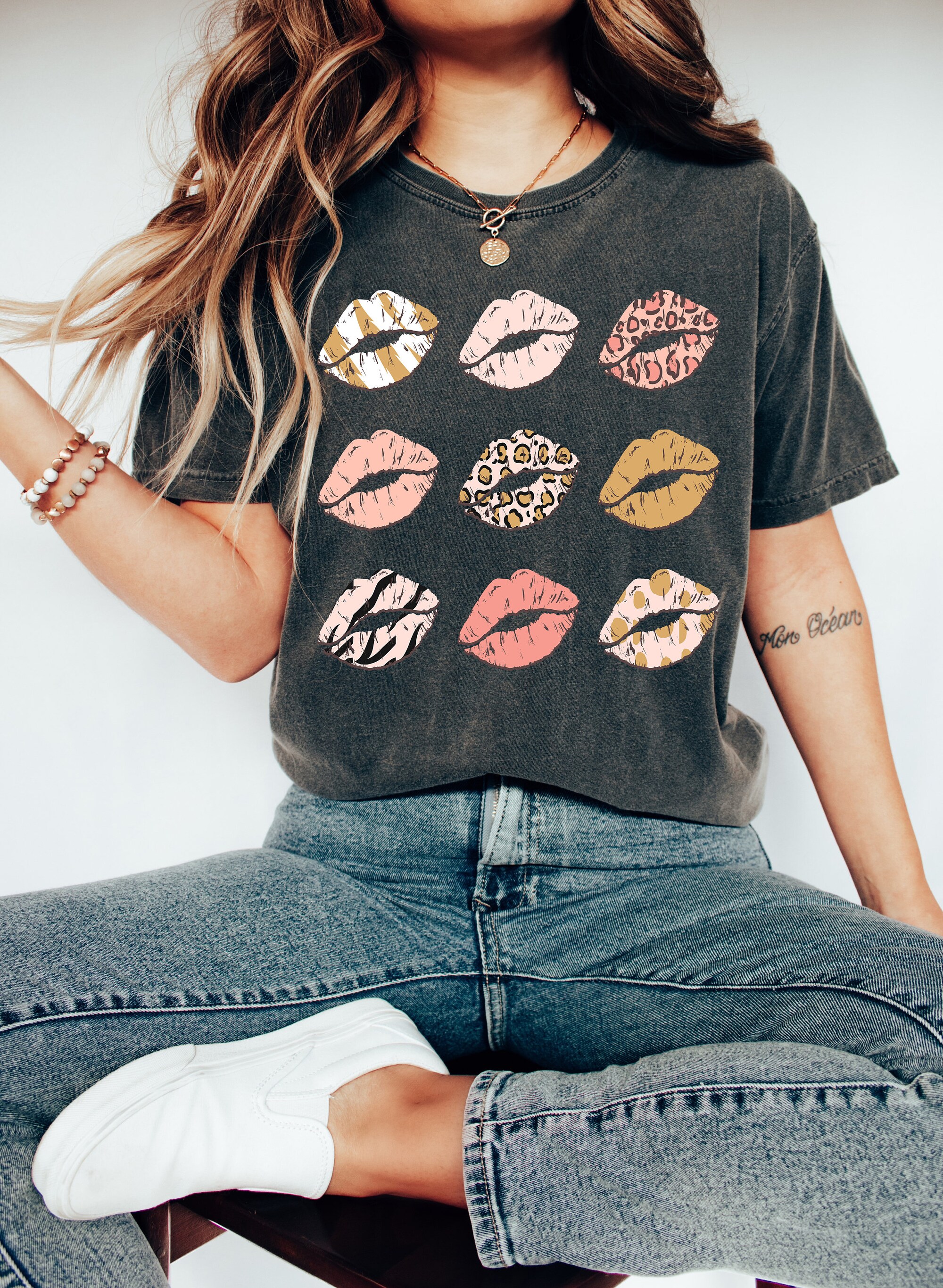 Chic Lips Blissful: Fall & Halloween Horror Party T-Shirt image 0