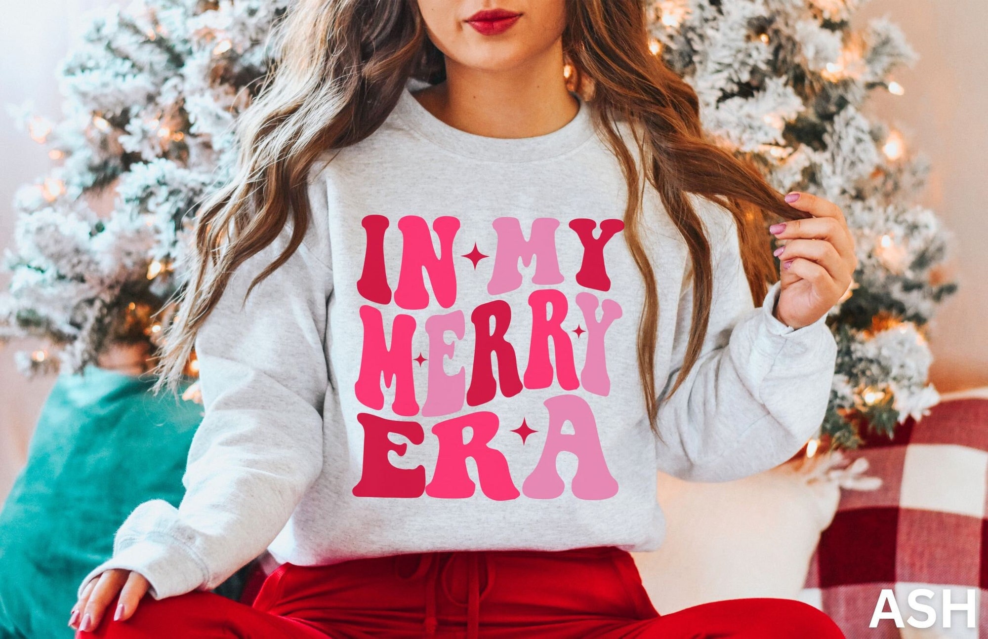 Vintage Merry Christmas Sweatshirt for Women: Perfect Gift Idea image 2