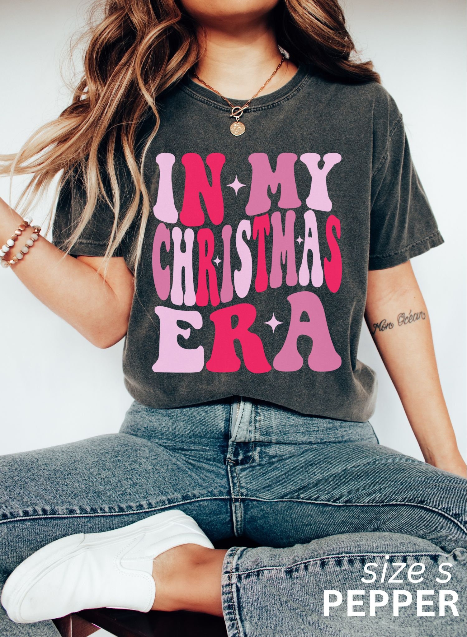 Vintage & Funny Retro Christmas Tee: Perfect Gift for Her - Cozy image 3