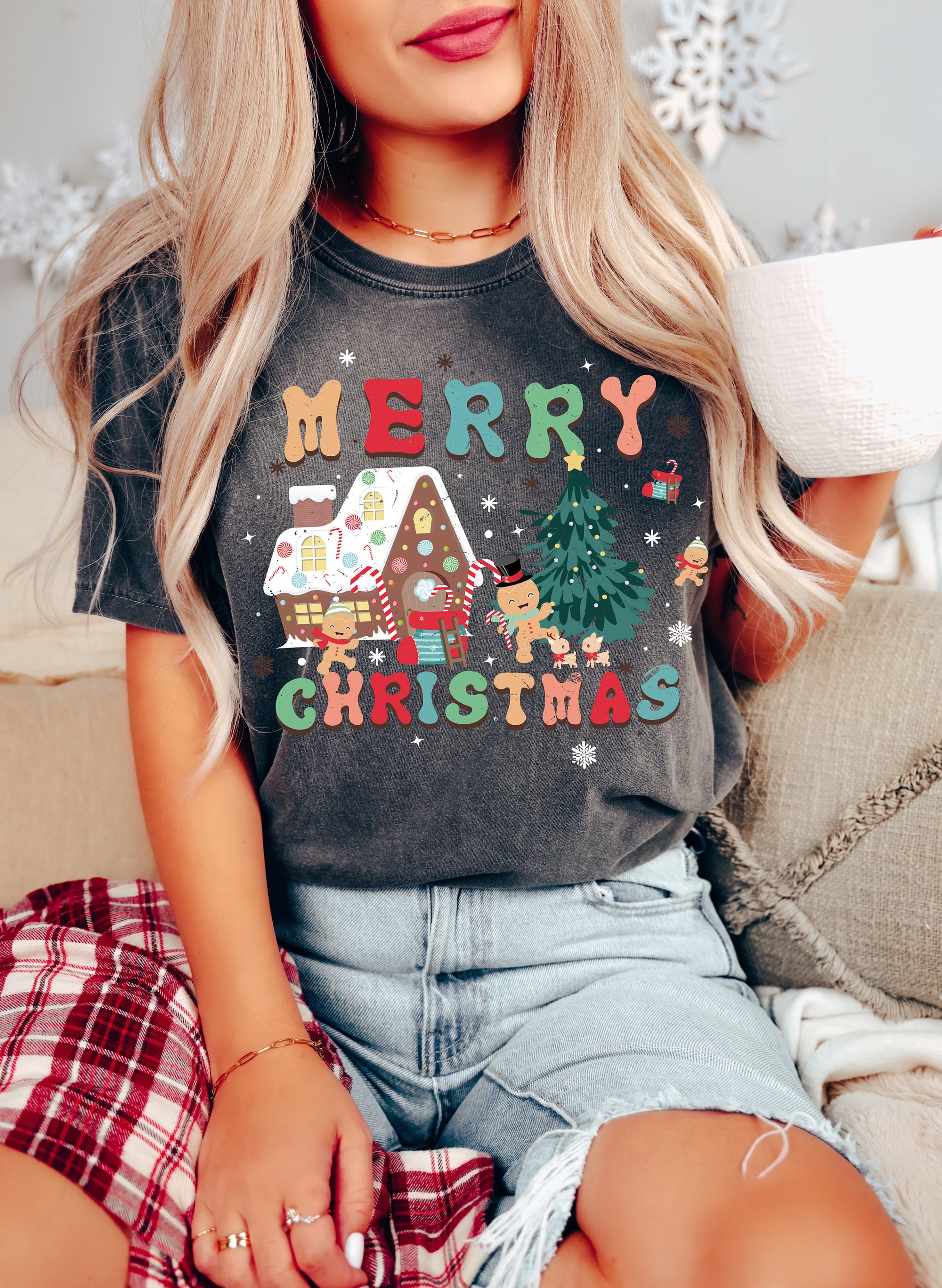 Women's Merry Christmas Sweatshirt: Festive & Cozy Holiday Wear image 3