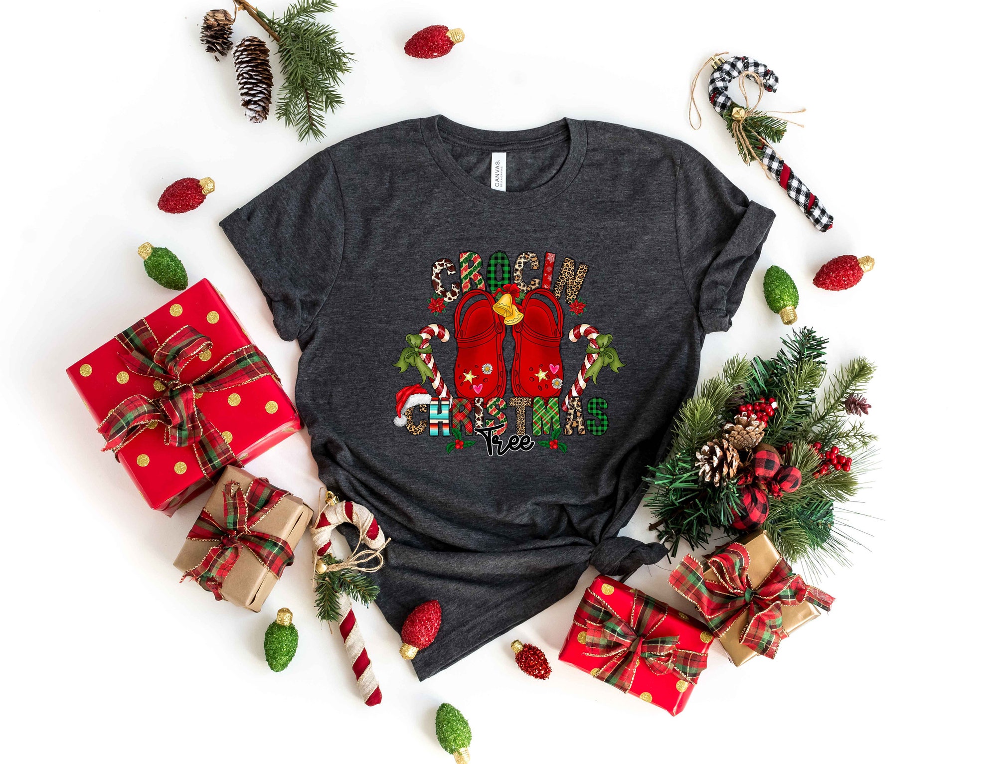 Crocin Around Christmas Tree: Women's Merry Sweatshirt image 1