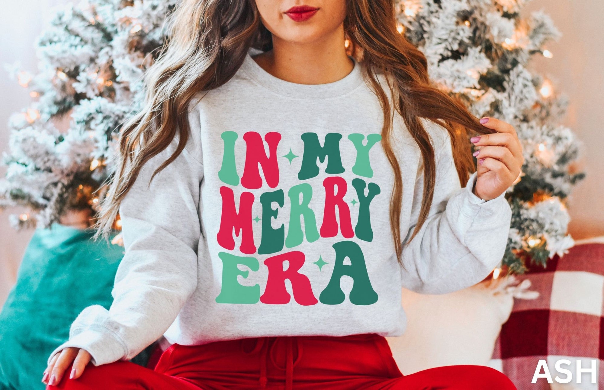 Retro Christmas Sweatshirt: Funny Vintage Gift for Her image 0