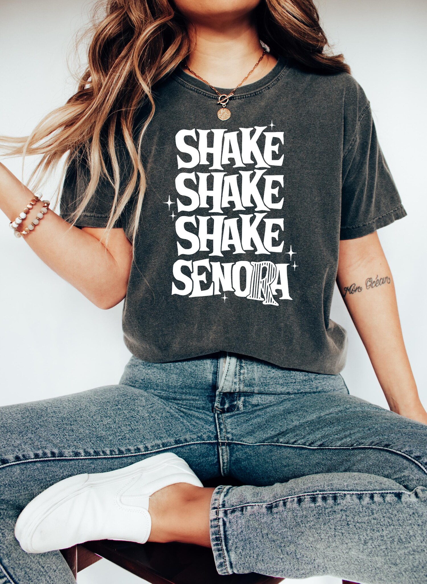 Shake Señora Halloween T-Shirt | Funny Halloween Costume | Fall Shirt | Halloween Movie Tee image 1