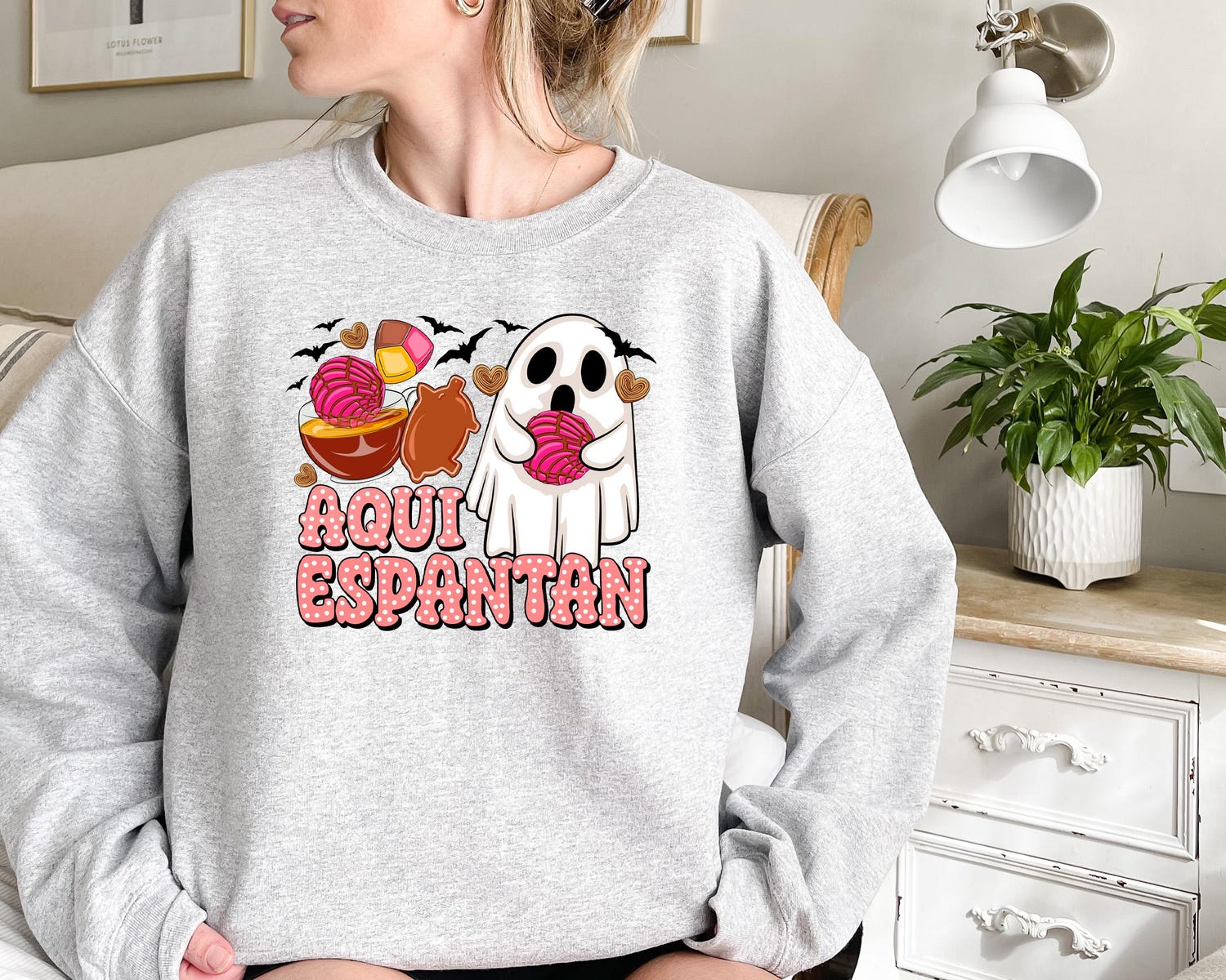 Aqui Espantan Sweatshirt | Latin Halloween Shirts | Funny Spanish Spooky Tees | Dia De Muertos image 1