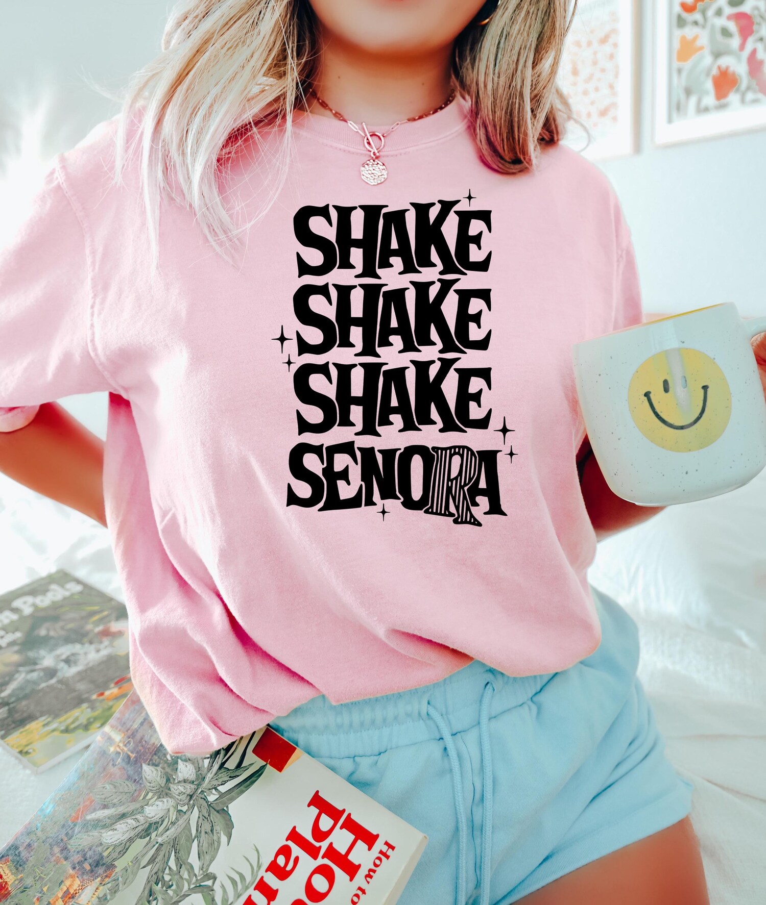 Shake Señora Halloween T-Shirt | Funny Halloween Costume | Fall Shirt | Halloween Movie Tee image 3